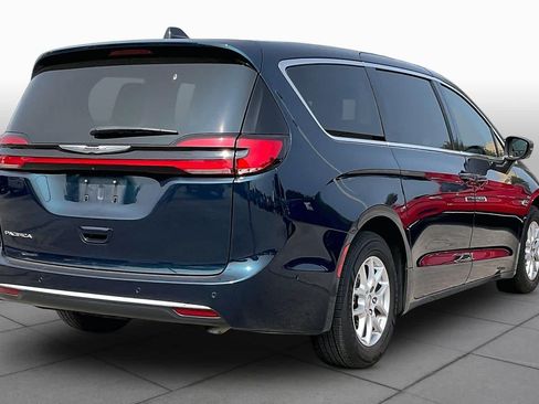 Used 2023 Chrysler Pacifica Touring-L FWD image 13