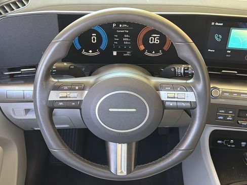 Used 2025 Hyundai Kona SEL image 4