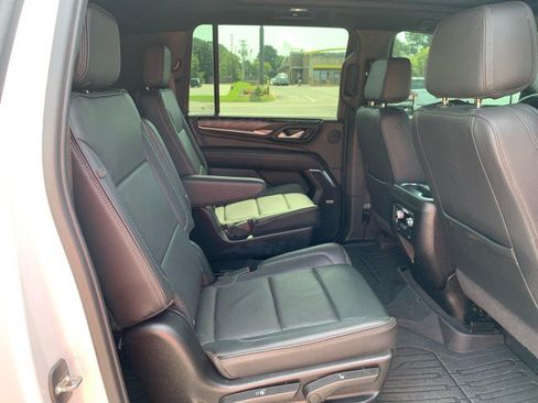 Used 2024 GMC Yukon XL Denali AWD/4WD image 16