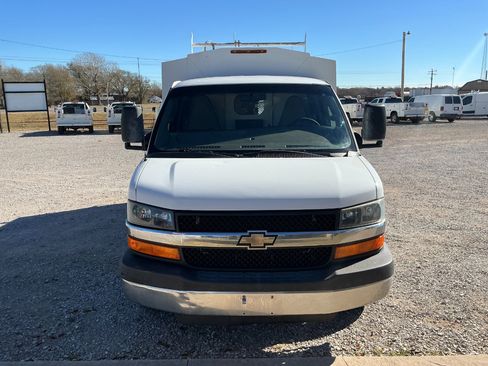 Used 2016 Chevrolet Express 3500 image 2