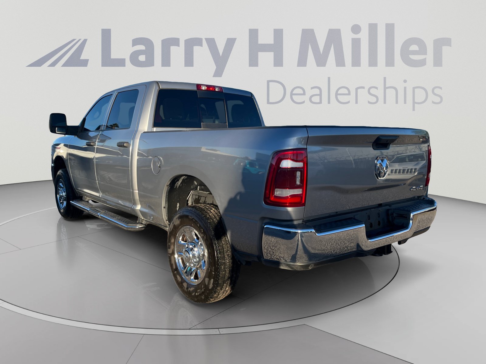Used 2024 RAM 2500 Tradesman w/ Chrome Appearance Group AWD/4WD image 3