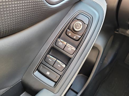 Used 2023 Subaru Forester Limited image 37