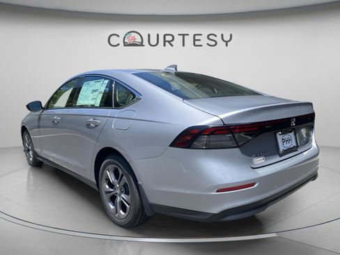 Used 2023 Honda Accord EX image 4