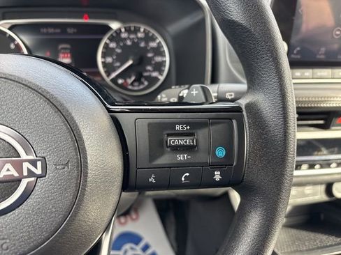 Used 2023 Nissan Rogue SV image 39