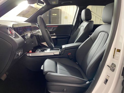 Used 2026 Mercedes-Benz GLB 250 4MATIC image 5