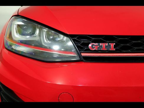 Used 2017 Volkswagen GTI Sport image 13