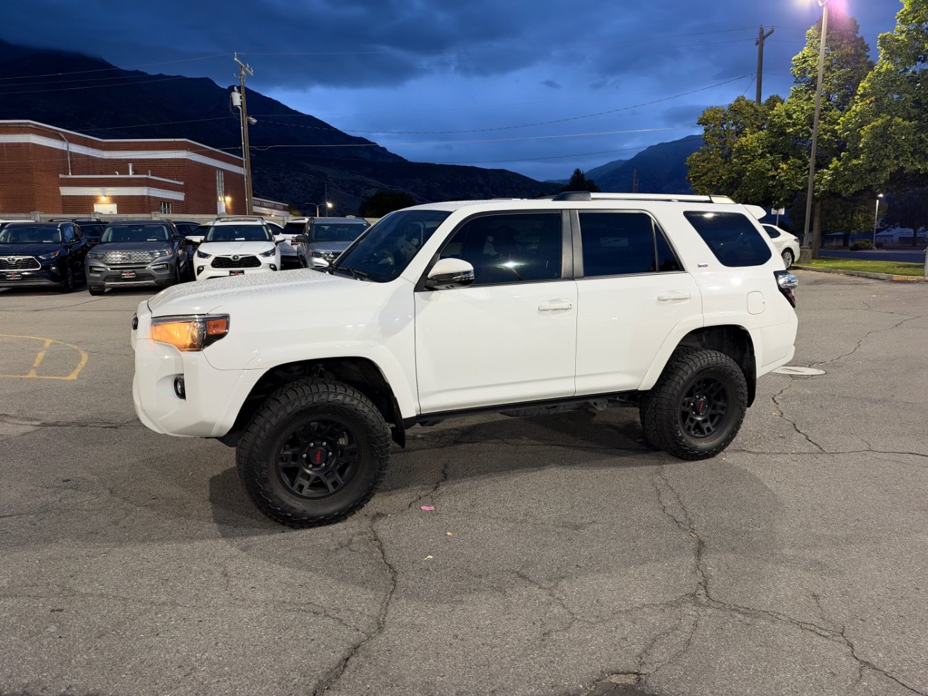 Used 2023 Toyota 4Runner SR5 Premium w/ SR5 Premium Package AWD/4WD image 1