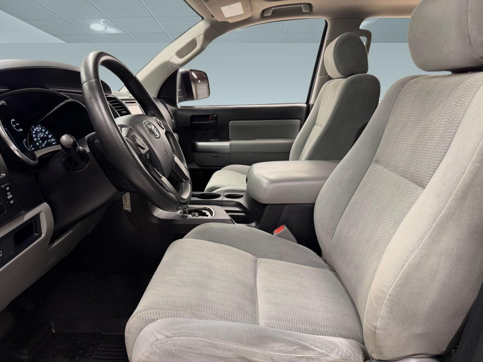 Used 2019 Toyota Sequoia SR5 AWD/4WD image 4