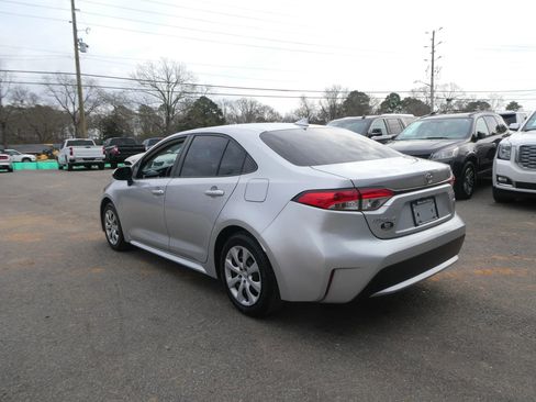 Used 2021 Toyota Corolla LE image 7