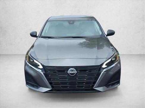 Used 2024 Nissan Altima 2.5 SV FWD image 2