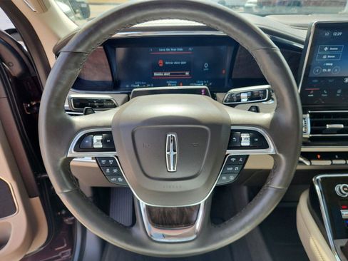 Used 2024 Lincoln Navigator Premiere AWD/4WD image 22