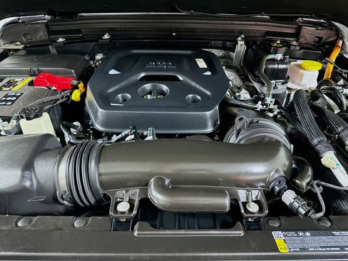 Used 2025 Jeep Wrangler Unlimited Sport S 4xe AWD/4WD image 32