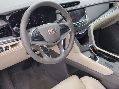 Used 2017 Cadillac XT5 Luxury image 8