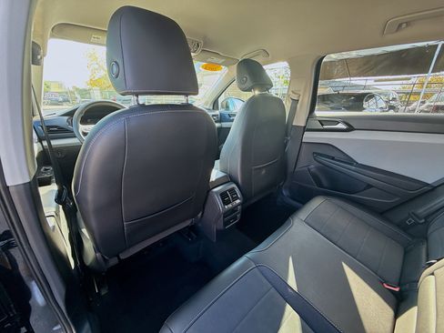 Used 2022 Volkswagen Taos SE image 24