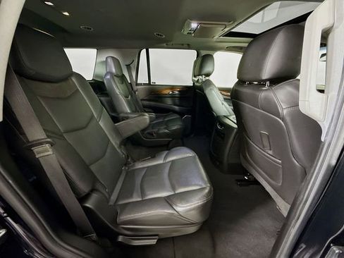 Used 2019 Cadillac Escalade Premium Luxury image 31