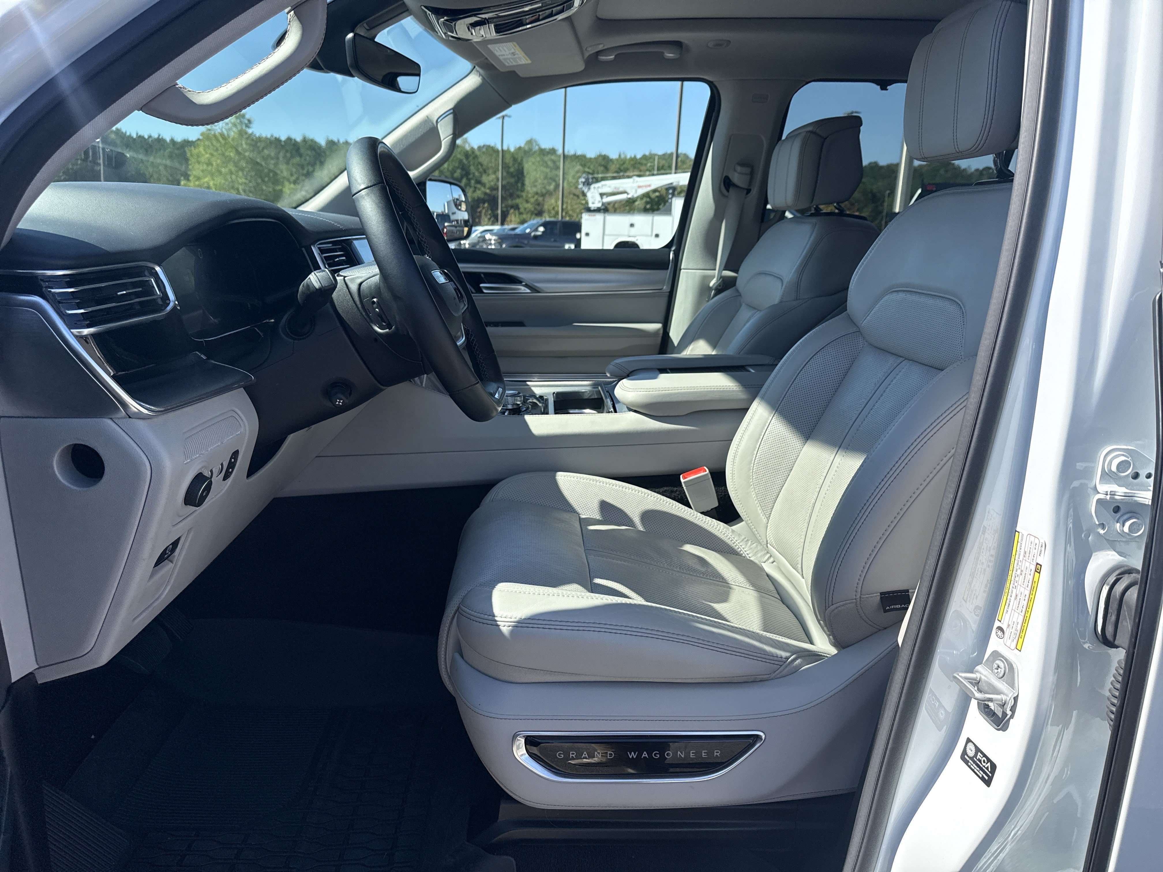 Used 2023 Jeep Grand Wagoneer 4WD image 10