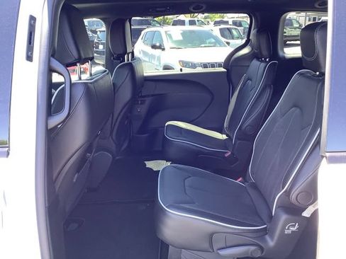 New 2027 Chrysler Pacifica Limited w/ S Appearance Package FWD image 26
