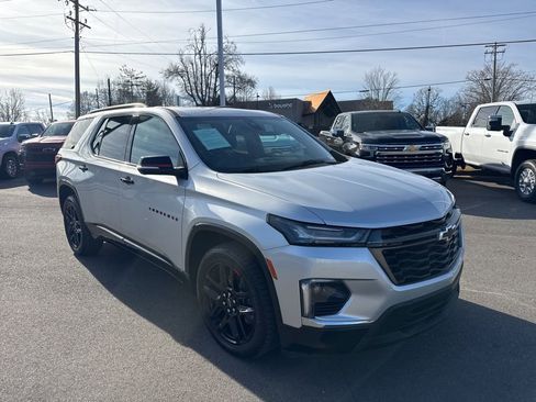 Used 2022 Chevrolet Traverse Premier w/ Redline Edition image 7