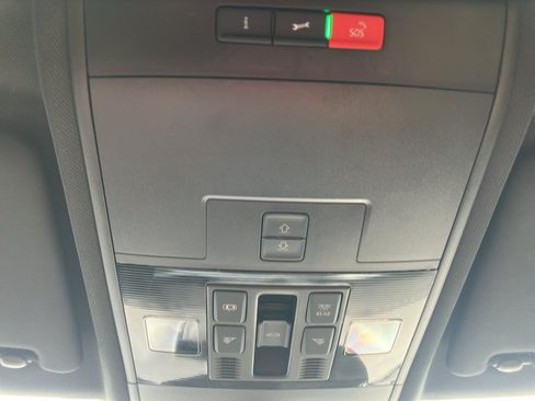 Used 2022 Volkswagen Atlas Cross Sport SE FWD image 22