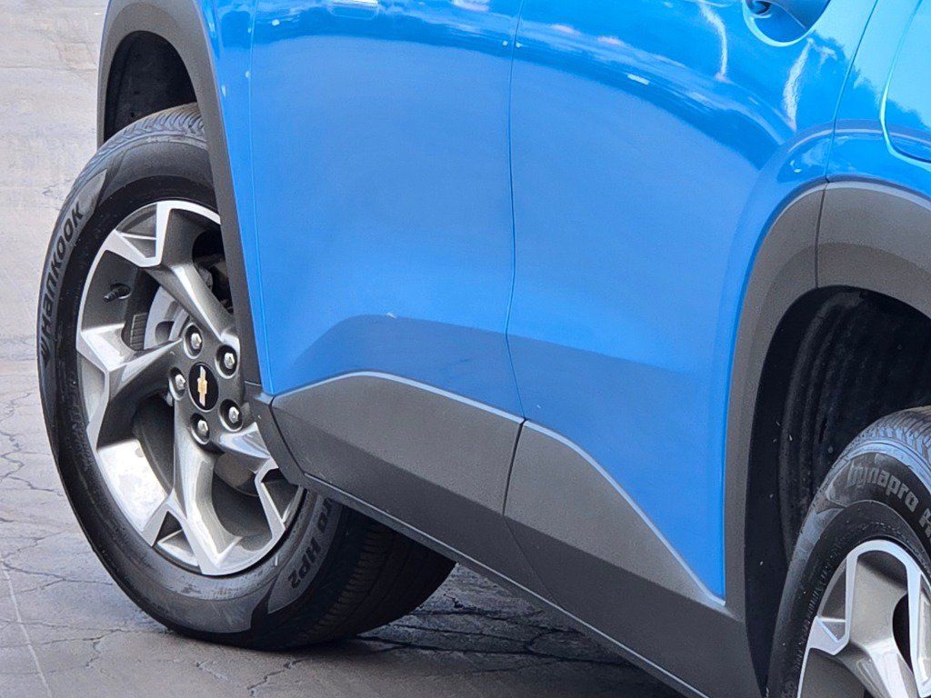 Used 2025 Chevrolet Trax LT FWD image 15