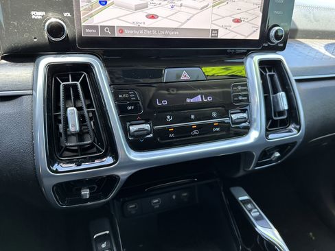 Certified 2022 Kia Sorento SX AWD/4WD image 33