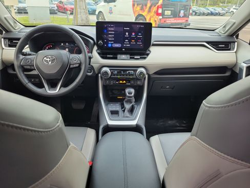Used 2023 Toyota RAV4 XLE Premium image 10