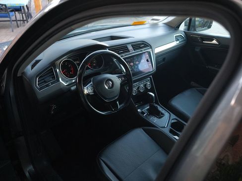 Used 2018 Volkswagen Tiguan SE image 41