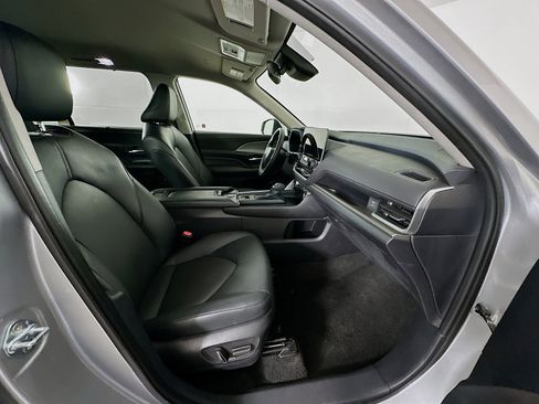 Used 2025 Toyota Grand Highlander AWD image 33