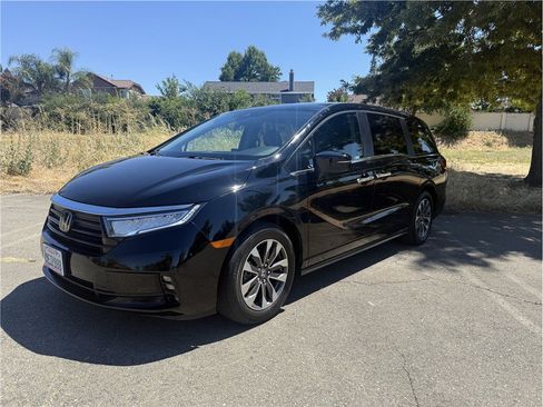 Used 2023 Honda Odyssey EX-L image 3