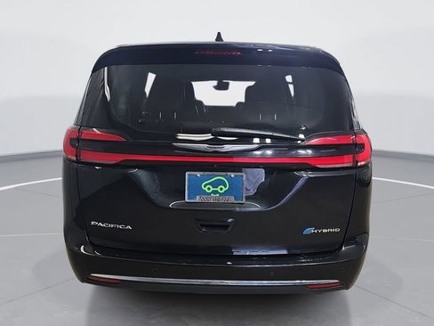 Used 2023 Chrysler Pacifica Touring-L FWD image 5