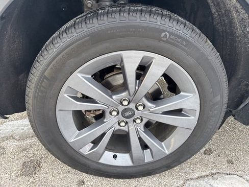 Used 2022 Ford Explorer XLT w/ Equipment Group 202A image 18