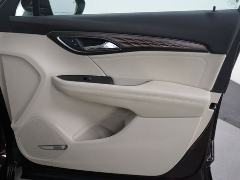 Used 2023 Buick Envision Avenir image 12