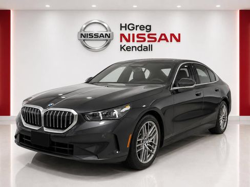 Used 2025 BMW 530i w/ Premium Package RWD image 3