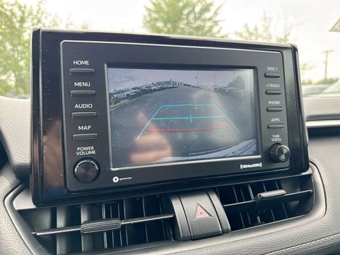 Used 2021 Toyota RAV4 LE AWD/4WD image 15