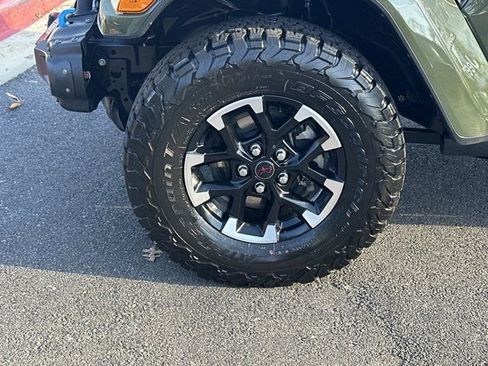 Used 2022 Jeep Wrangler Unlimited Sahara w/ Cold Weather Group image 13