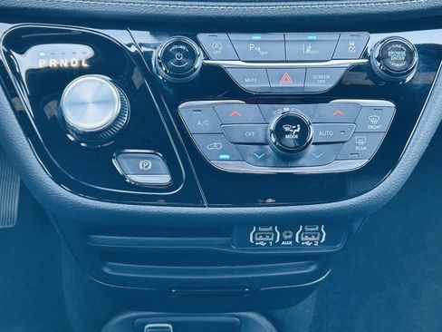 Used 2023 Chrysler Pacifica Touring-L w/ S Appearance Package image 22