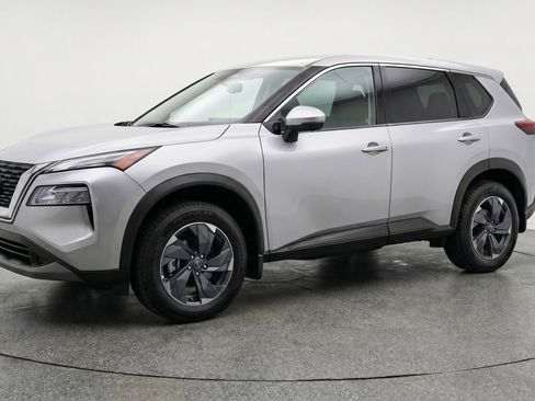 Used 2025 Nissan Rogue SV image 3