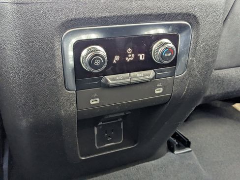 Used 2023 GMC Yukon SLT image 16