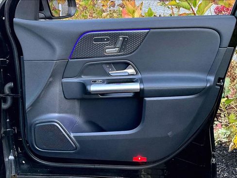 Used 2025 Mercedes-Benz GLA 250 4MATIC image 19