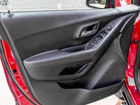 Used 2015 Chevrolet Trax LT FWD image 9