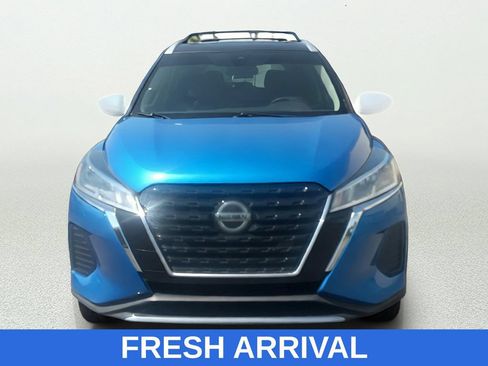 Used 2021 Nissan Kicks SV FWD image 2