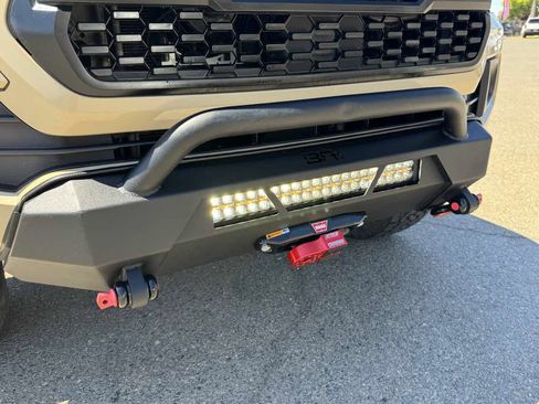 Used 2018 Toyota Tacoma TRD Off-Road w/ Technology Package AWD/4WD image 7