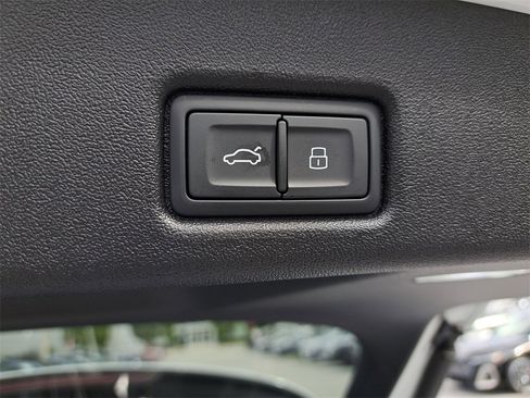 New 2025 Audi Q5 Premium Plus image 32