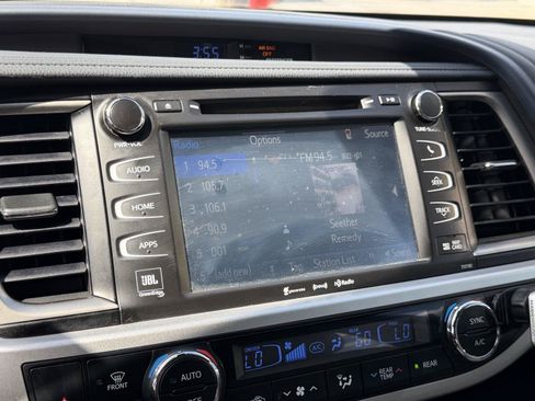 Used 2018 Toyota Highlander Limited Platinum FWD image 26