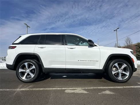 Used 2023 Jeep Grand Cherokee Limited image 3