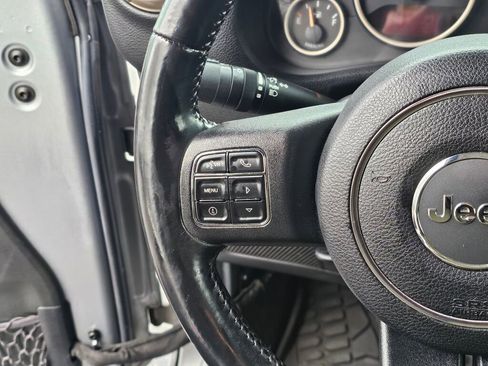 Used 2016 Jeep Wrangler Unlimited Sahara image 31