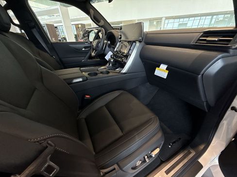 New 2026 Lexus LX 600 4WD w/ Luxury Package image 7