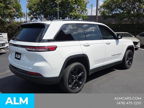 Used 2023 Jeep Grand Cherokee Altitude RWD image 16