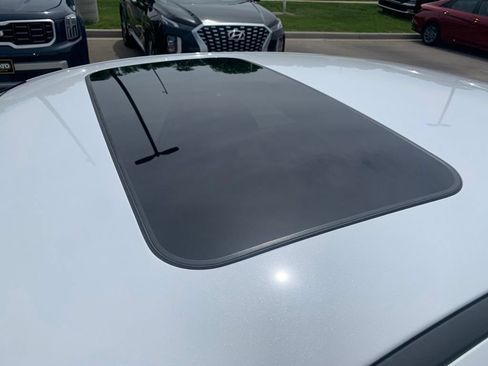 Certified 2025 Hyundai Elantra Limited FWD image 30