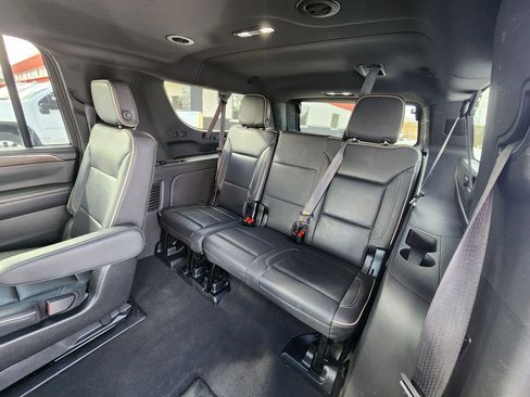 Used 2023 Chevrolet Suburban Premier image 21